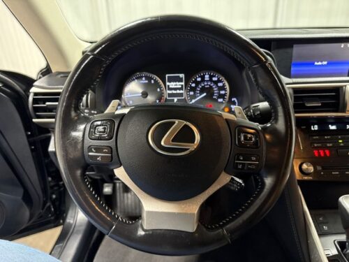 2017 LEXUS IS - Image 32