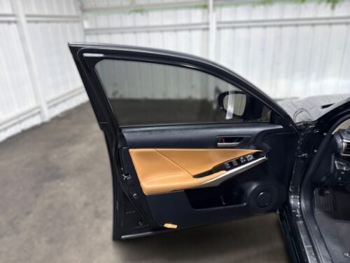 2017 LEXUS IS - Image 15