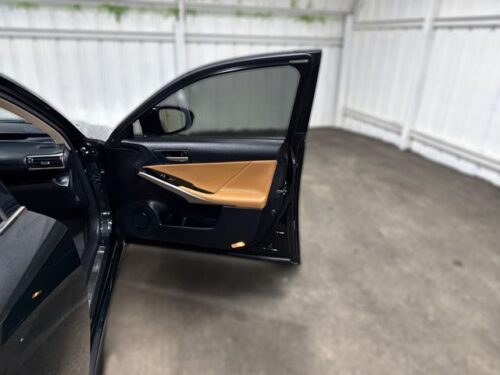 2017 LEXUS IS - Image 13