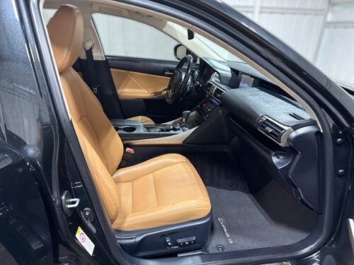 2017 LEXUS IS - Image 5