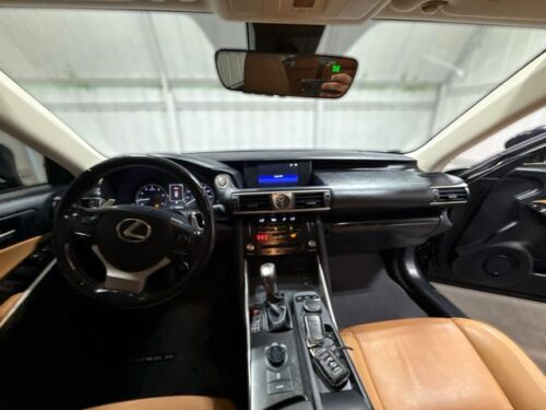 2017 LEXUS IS - Image 4