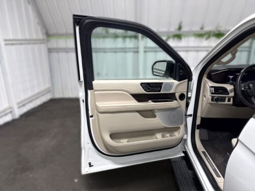 2021 LINCOLN Navigator L - Image 15
