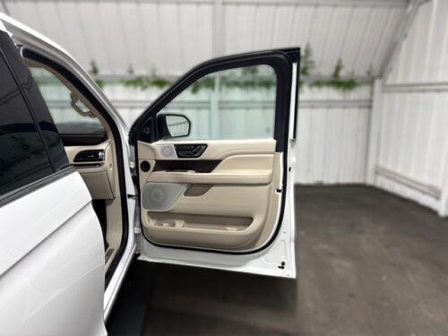 2021 LINCOLN Navigator L - Image 13