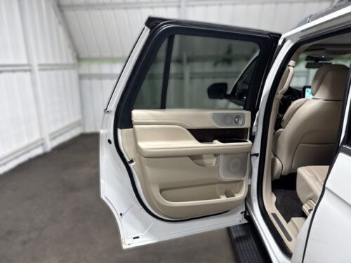 2021 LINCOLN Navigator L - Image 8