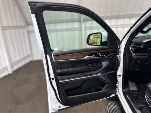 2022 JEEP Grand Wagoneer - Image 16