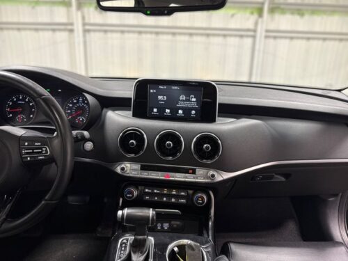 2018 KIA Stinger - Image 19