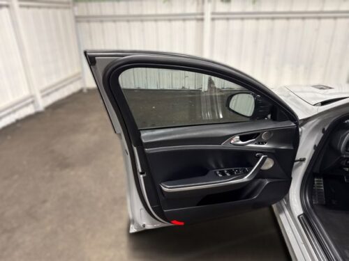 2021 KIA Stinger - Image 15