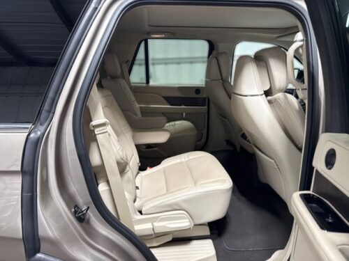 2019 LINCOLN Navigator - Image 16