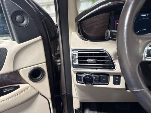 2019 LINCOLN Navigator - Image 9