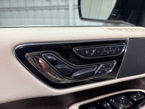 2019 LINCOLN Navigator - Image 8