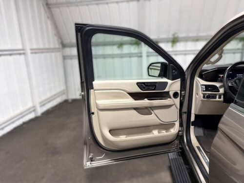 2019 LINCOLN Navigator - Image 7