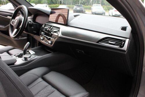 2023 BMW 530i - Image 31