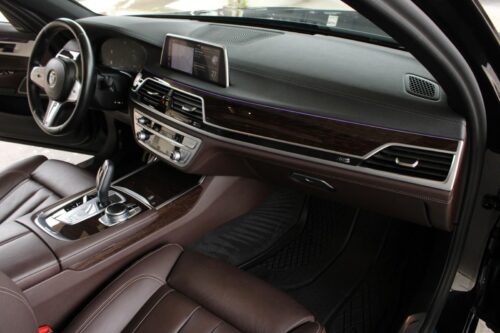 2021 BMW 740i - Image 27