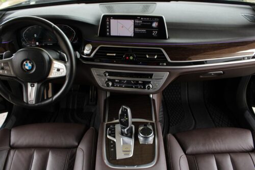 2021 BMW 740i - Image 26
