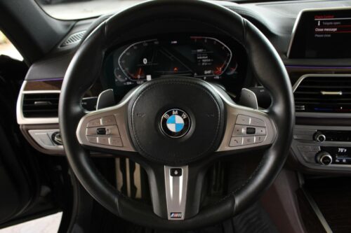 2021 BMW 740i - Image 25