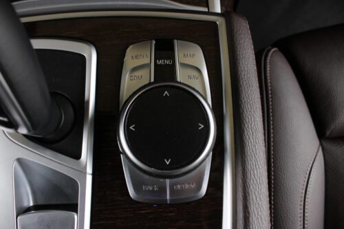2021 BMW 740i - Image 23