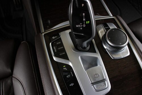 2021 BMW 740i - Image 22