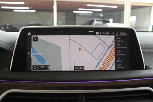 2021 BMW 740i - Image 18