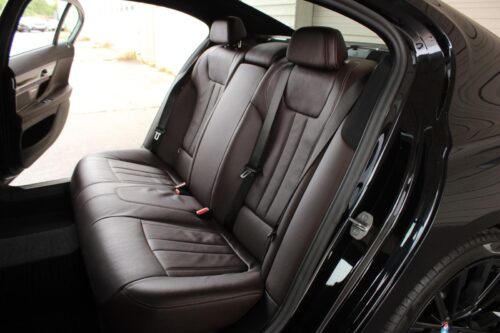 2021 BMW 740i - Image 12