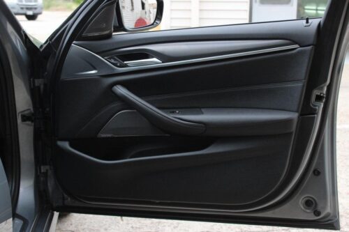 2023 BMW 530i - Image 15