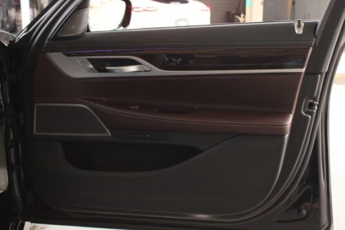 2021 BMW 740i - Image 10
