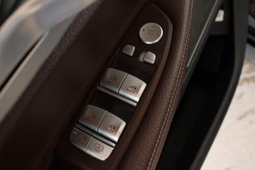 2021 BMW 740i - Image 9