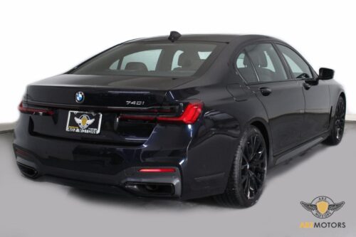 2021 BMW 740i - Image 32