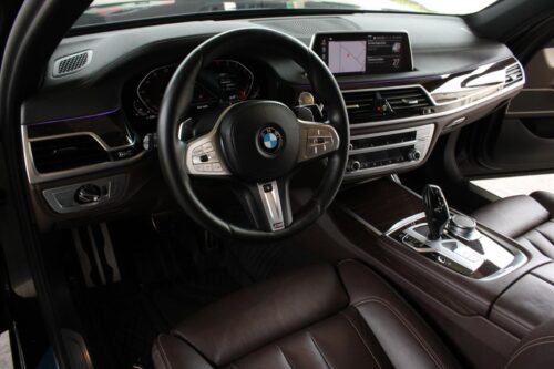 2021 BMW 740i - Image 30