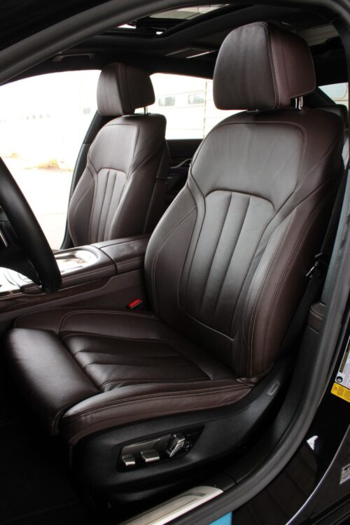 2021 BMW 740i - Image 29