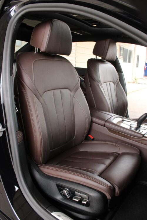2021 BMW 740i - Image 28