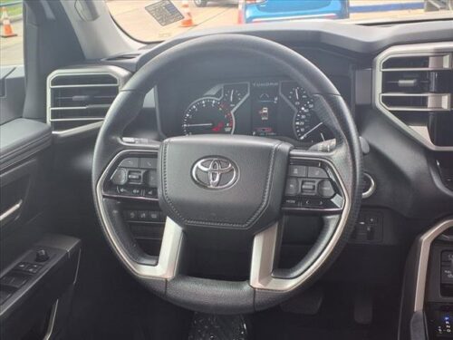 2023 TOYOTA Tundra - Image 11