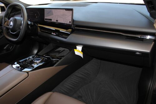 2024 BMW 530i - Image 25