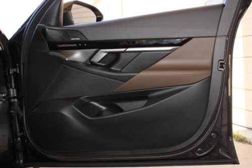 2024 BMW 530i - Image 12