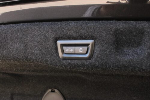 2024 BMW 530i - Image 5