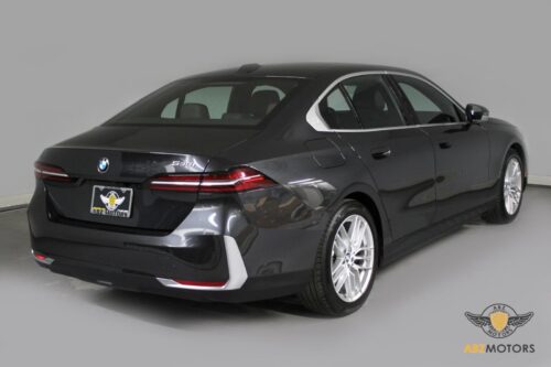 2024 BMW 530i - Image 30