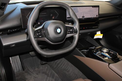 2024 BMW 530i - Image 28