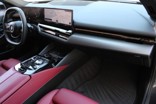 2024 BMW 530i - Image 24