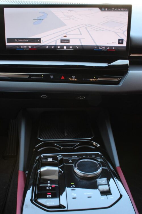 2024 BMW 530i - Image 16