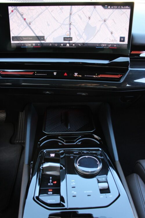 2024 BMW 530i - Image 16