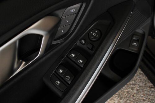 2024 BMW 330i - Image 15