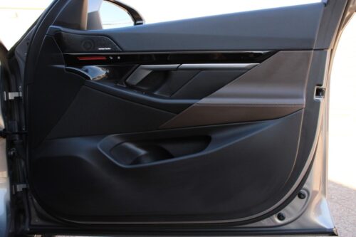 2024 BMW 530i - Image 10