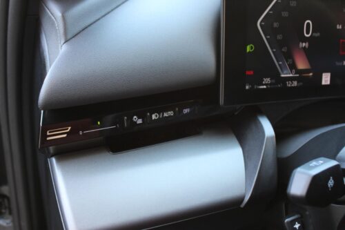 2024 BMW 530i - Image 7