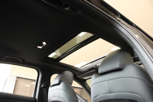 2024 BMW 330i - Image 9