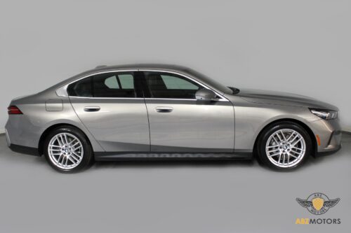 2024 BMW 530i - Image 31