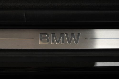 2024 BMW 330i - Image 8