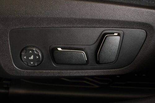 2024 BMW 330i - Image 7