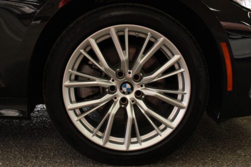 2024 BMW 330i - Image 3