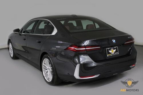 2024 BMW 530i - Image 28