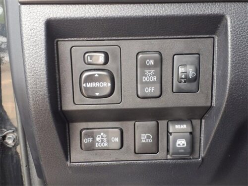 2018 TOYOTA Tundra - Image 25