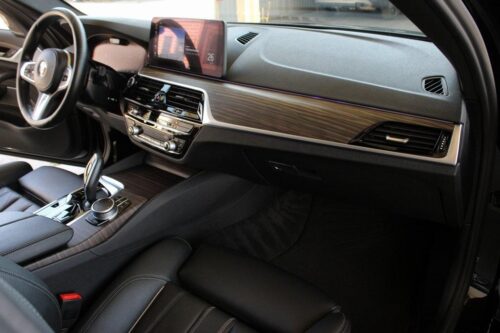 2021 BMW 540i - Image 25
